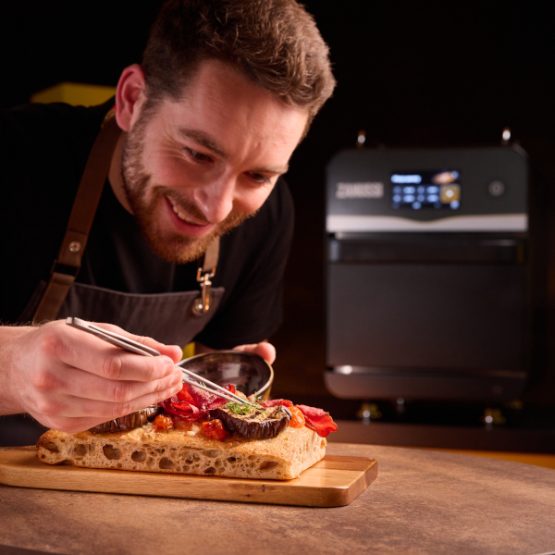 EazyGO_chef-555x555.jpg EazyGO_chef-555x555.jpg
